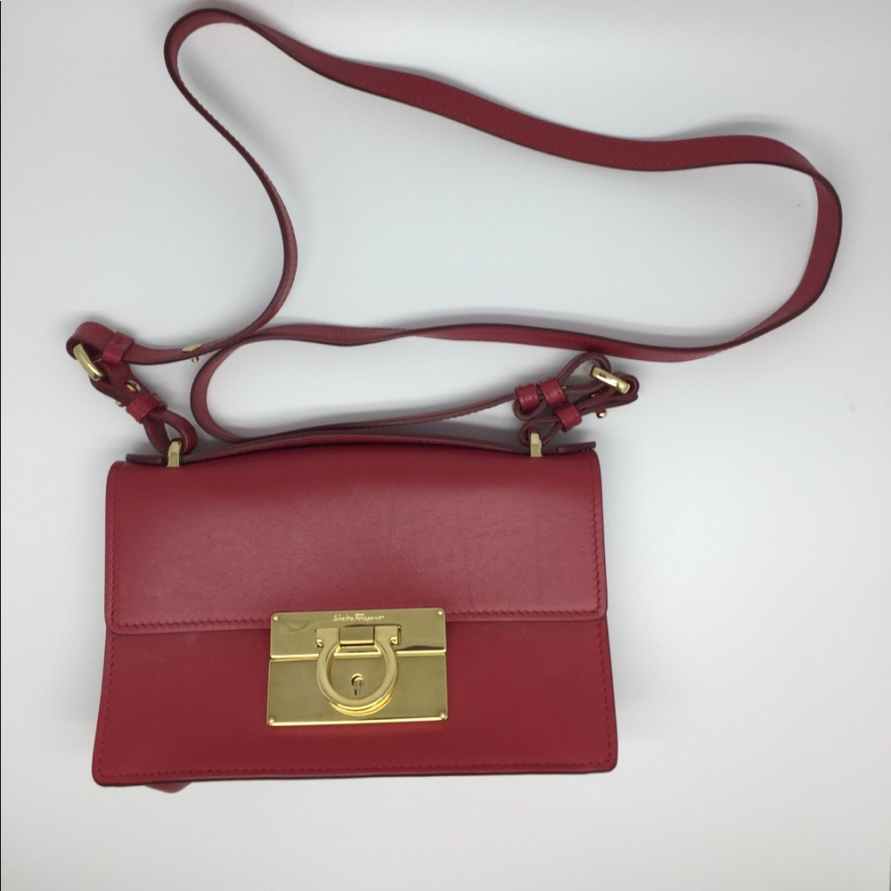 ❌SOLD❌Salvatore Ferragamo Aileen Mini Cross Bod
